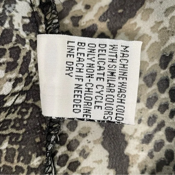 Snake Print Sleeveless Top - Picture 11 of 11